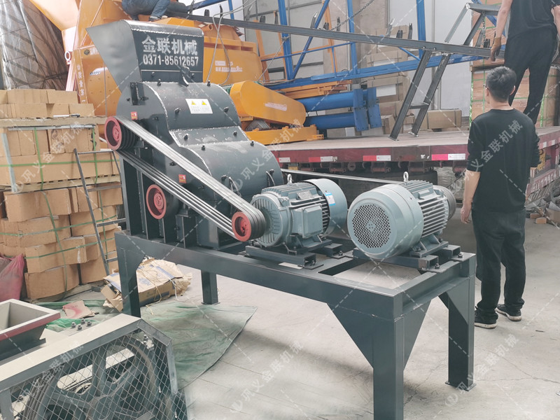 scf600*400小型雙級粉碎機(jī)發(fā)往山東煙臺破碎粉煤灰