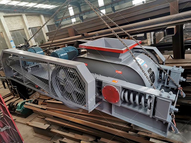 2臺(tái)雙齒輥破碎機(jī)發(fā)貨現(xiàn)場(chǎng)圖片_發(fā)往新疆_破碎原煤