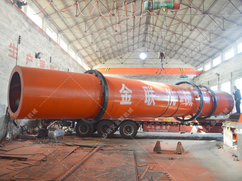 烘干機(jī)和兩臺(tái)小型對輥破碎機(jī)發(fā)往湖南永興破碎烘干銅渣