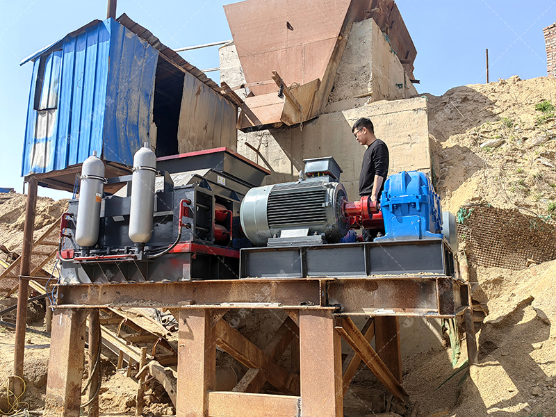 青石制砂難題多？對輥破碎機如何輕松應(yīng)對？